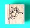 Et stk. Gummistempel på træklods. Motiv Juleklokker. Træklodsen måler ca. 5 x 5 cm.